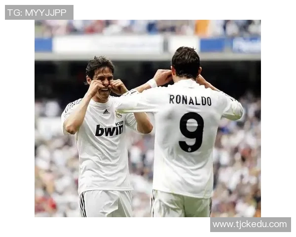 在街头偶遇足球明星卡卡的奇妙瞬间与难忘回忆